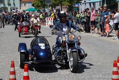 Oldtimertreffen-Neumarkt-Start-der-Ausfahrt-2023-0018