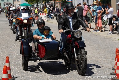 Oldtimertreffen-Neumarkt-Start-der-Ausfahrt-2023-0021