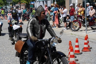 Oldtimertreffen-Neumarkt-Start-der-Ausfahrt-2023-0022