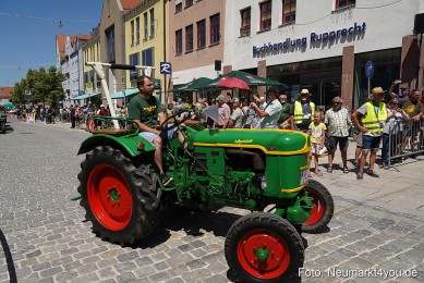 Oldtimertreffen-Neumarkt-Start-der-Ausfahrt-2023-0025