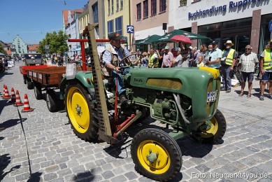 Oldtimertreffen-Neumarkt-Start-der-Ausfahrt-2023-0026