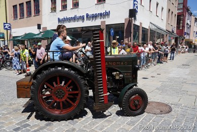 Oldtimertreffen-Neumarkt-Start-der-Ausfahrt-2023-0039
