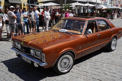 Oldtimertreffen-Neumarkt-Start-der-Ausfahrt-2023-0112