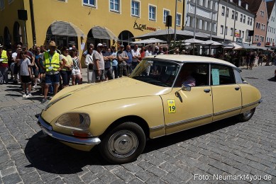 Oldtimertreffen-Neumarkt-Start-der-Ausfahrt-2023-0115
