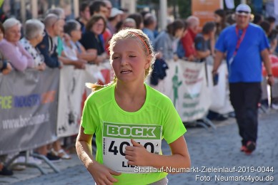 Stadtlauf-Neumarkt-Zieleinlauf-2019-0044