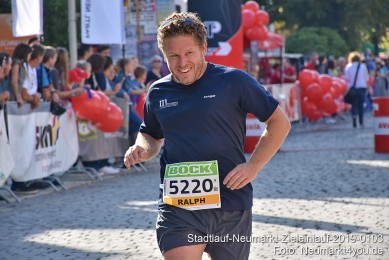 Stadtlauf-Neumarkt-Zieleinlauf-2019-0103