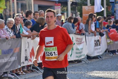Stadtlauf-Neumarkt-Zieleinlauf-2019-0120