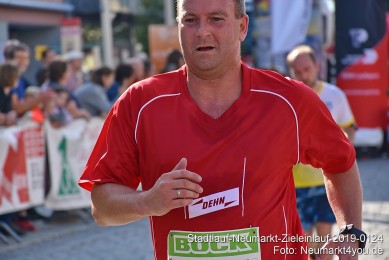 Stadtlauf-Neumarkt-Zieleinlauf-2019-0124