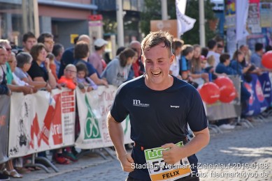 Stadtlauf-Neumarkt-Zieleinlauf-2019-0138