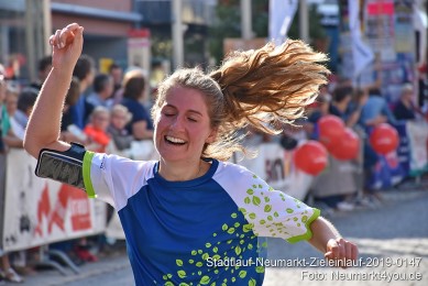 Stadtlauf-Neumarkt-Zieleinlauf-2019-0147