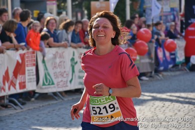 Stadtlauf-Neumarkt-Zieleinlauf-2019-0168