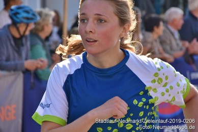 Stadtlauf-Neumarkt-Zieleinlauf-2019-0206