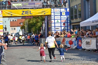 Stadtlauf-Neumarkt-Zieleinlauf-2019-0227
