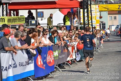 Stadtlauf-Neumarkt-Zieleinlauf-2019-0259