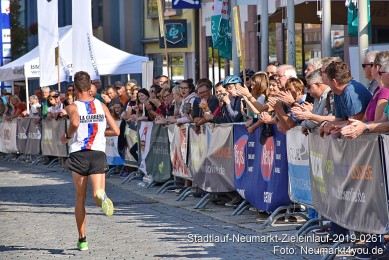 Stadtlauf-Neumarkt-Zieleinlauf-2019-0261
