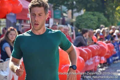 Stadtlauf-Neumarkt-Zieleinlauf-2019-0289