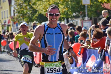 Stadtlauf-Neumarkt-Zieleinlauf-2019-0302