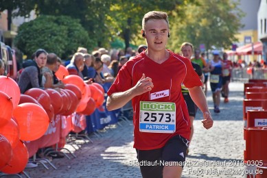 Stadtlauf-Neumarkt-Zieleinlauf-2019-0305