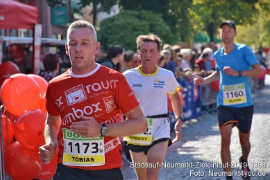 Stadtlauf-Neumarkt-Zieleinlauf-2019-0308