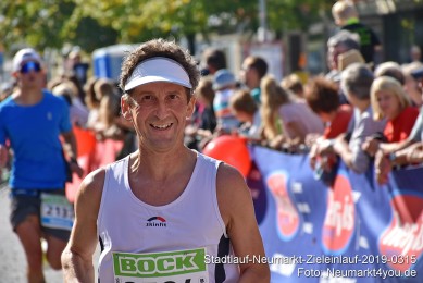 Stadtlauf-Neumarkt-Zieleinlauf-2019-0315