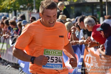 Stadtlauf-Neumarkt-Zieleinlauf-2019-0318
