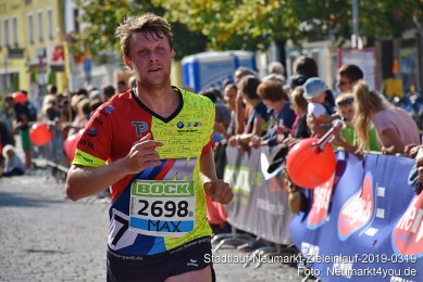 Stadtlauf-Neumarkt-Zieleinlauf-2019-0319