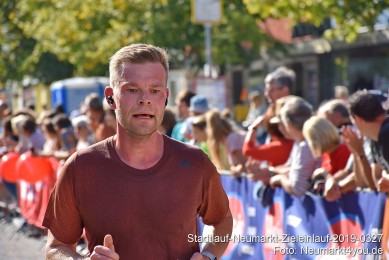 Stadtlauf-Neumarkt-Zieleinlauf-2019-0327