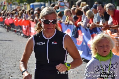 Stadtlauf-Neumarkt-Zieleinlauf-2019-0340