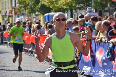 Stadtlauf-Neumarkt-Zieleinlauf-2019-0341