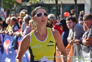 Stadtlauf-Neumarkt-Zieleinlauf-2019-0343