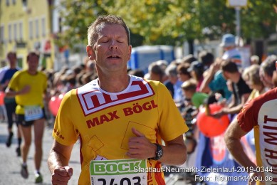Stadtlauf-Neumarkt-Zieleinlauf-2019-0344