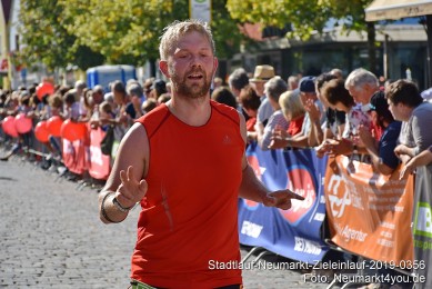 Stadtlauf-Neumarkt-Zieleinlauf-2019-0356