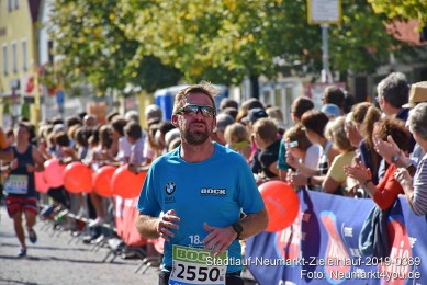 Stadtlauf-Neumarkt-Zieleinlauf-2019-0389