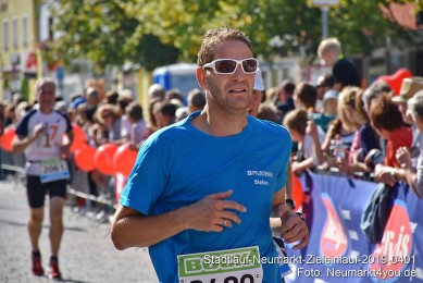 Stadtlauf-Neumarkt-Zieleinlauf-2019-0401