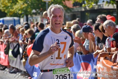 Stadtlauf-Neumarkt-Zieleinlauf-2019-0402