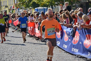 Stadtlauf-Neumarkt-Zieleinlauf-2019-0407