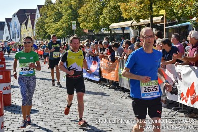 Stadtlauf-Neumarkt-Zieleinlauf-2019-0408
