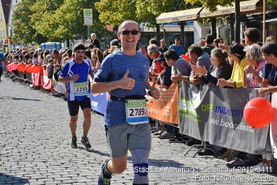 Stadtlauf-Neumarkt-Zieleinlauf-2019-0411