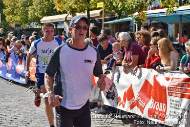Stadtlauf-Neumarkt-Zieleinlauf-2019-0418