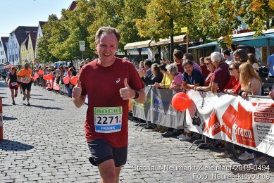 Stadtlauf-Neumarkt-Zieleinlauf-2019-0494
