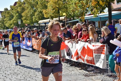 Stadtlauf-Neumarkt-Zieleinlauf-2019-0503