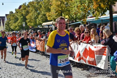 Stadtlauf-Neumarkt-Zieleinlauf-2019-0504