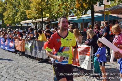 Stadtlauf-Neumarkt-Zieleinlauf-2019-0508