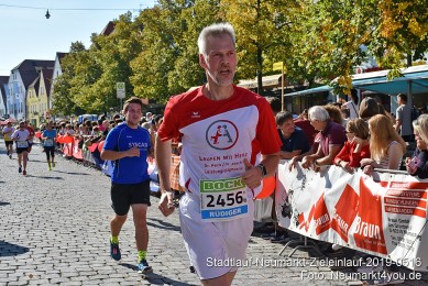 Stadtlauf-Neumarkt-Zieleinlauf-2019-0516