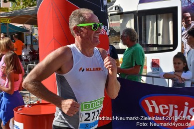 Stadtlauf-Neumarkt-Zieleinlauf-2019-0517