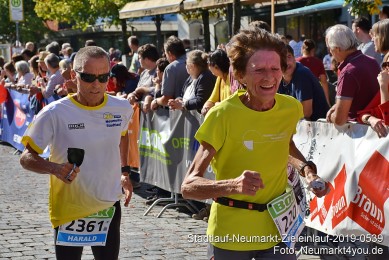 Stadtlauf-Neumarkt-Zieleinlauf-2019-0539