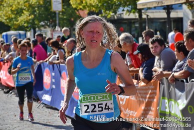 Stadtlauf-Neumarkt-Zieleinlauf-2019-0565