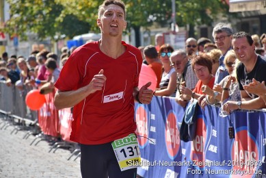 Stadtlauf-Neumarkt-Zieleinlauf-2019-0833