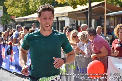 Stadtlauf-Neumarkt-Zieleinlauf-2019-0835