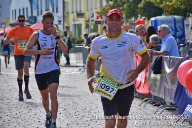 Stadtlauf-Neumarkt-Zieleinlauf-2019-0886